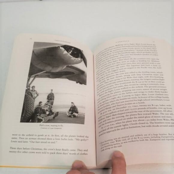 Unbroken by Laura Hillenbrand Paperback - Picture 5 of 7